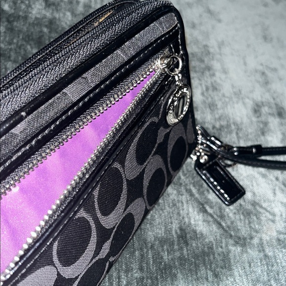 Signature Coach Wallet - Picture 4 of 4